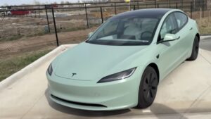 Read more about the article Tesla’s New Model 3 Lease Sparks Sales Surge
