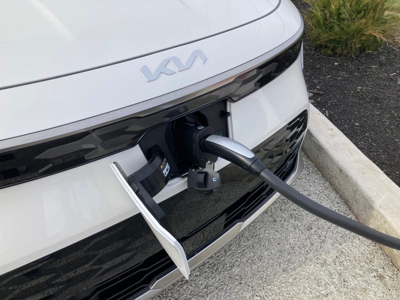 Read more about the article Can Kia Niro Charge at Tesla Supercharger? Discover Now!