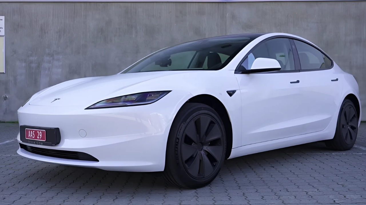 Read more about the article Tesla Model 3 Long Range Battery Capacity: Powering the Future