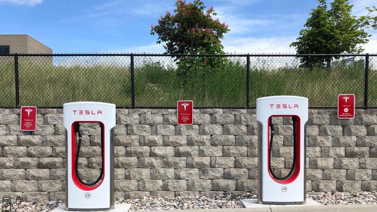 Read more about the article Can You Charge a Volkswagen ID.4 at a Tesla Supercharger?
